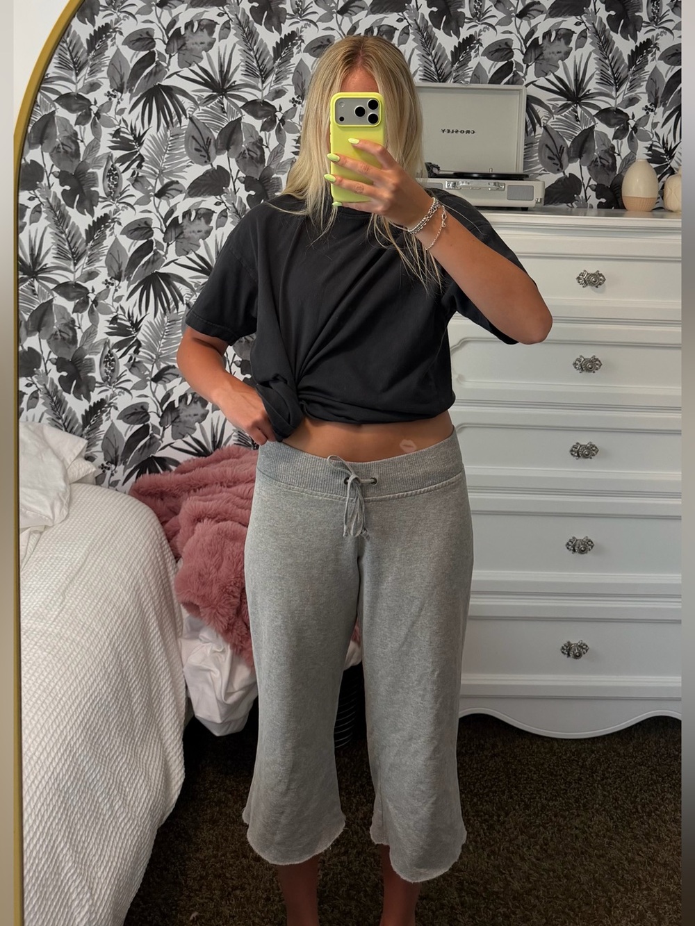 No Boundaries Ribbed Gray cropped sweatpants